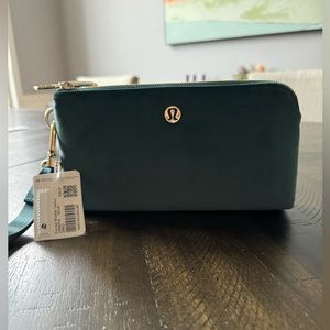 NWT Lululemon curved wristlet green jasper velour
